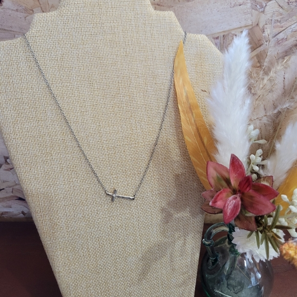 Stylish Silver Cross Necklace - Picture 1 of 3